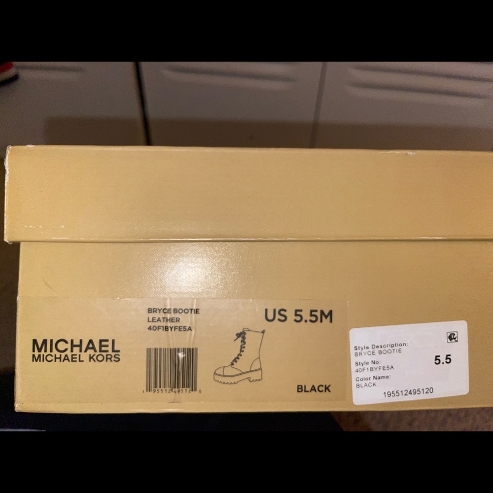 Michael Kors Bryce Bootie Size 5.5 - Picture 2 of 2